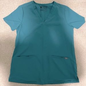 Figs casma three pocket scrub top